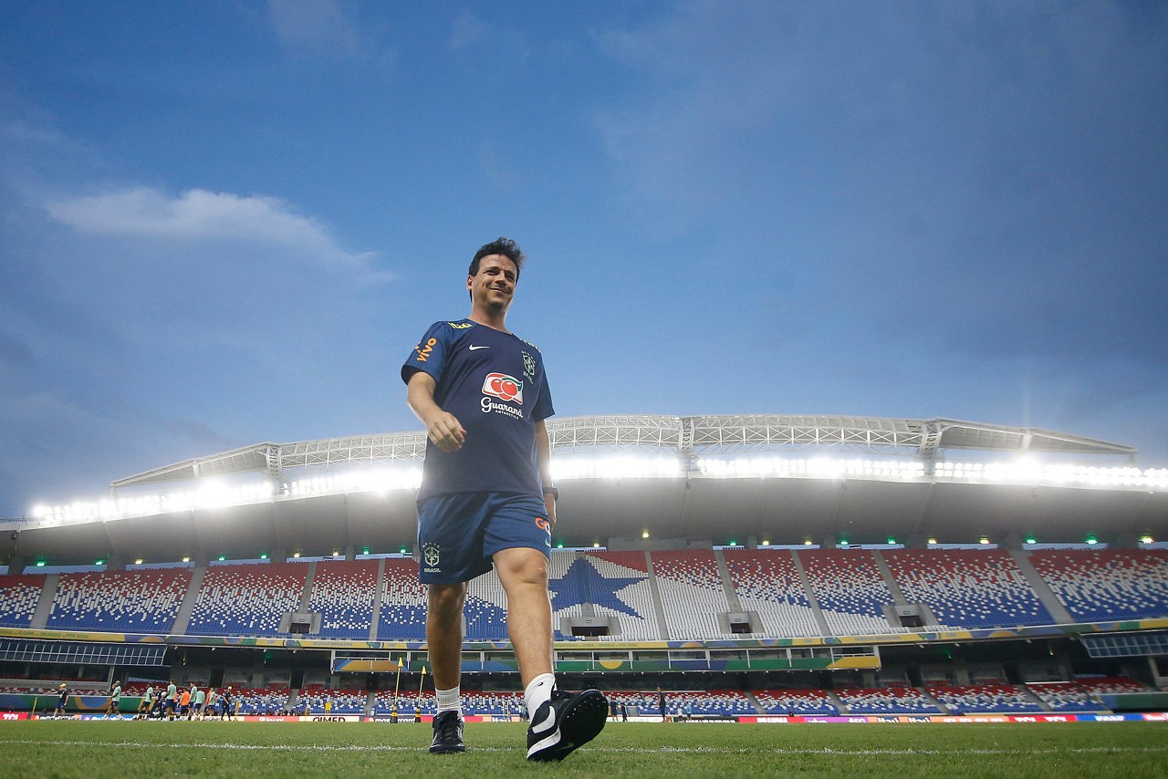 Fernando Diniz assumiu o comando da seleção brasileira