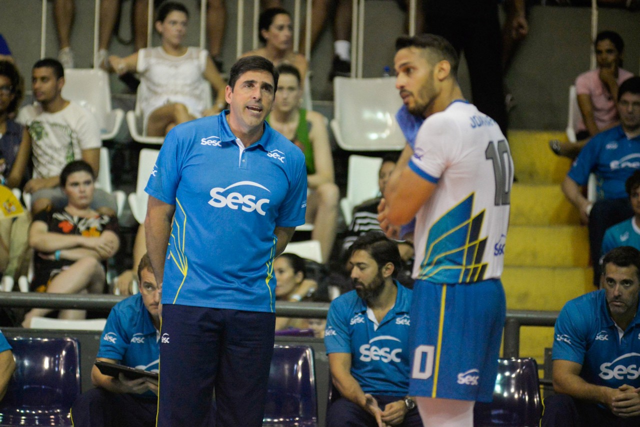 Treinador prepara equipes para diferentes compromissos da temporada