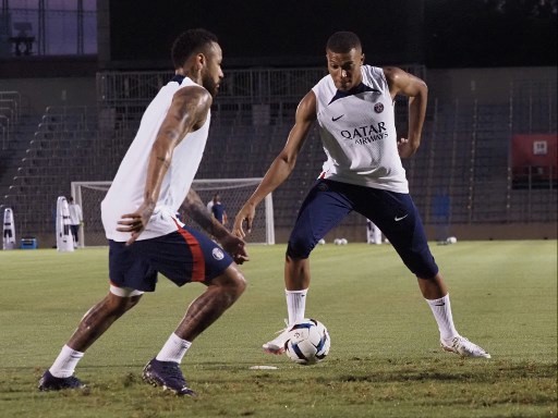 Além dos três craques, a equipe foi a campo sem definição no gol