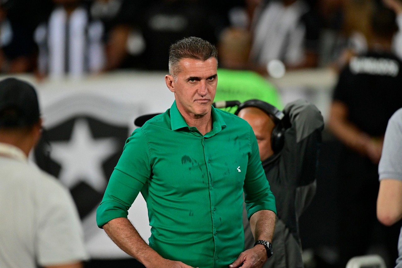 Apesar da vantagem, Mancini não recuou o América contra o Botafogo