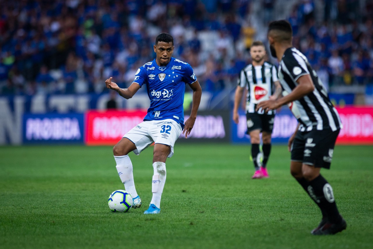 Pedro Rocha teve participação direta no lance da expulsão com apenas um minuto de jogo