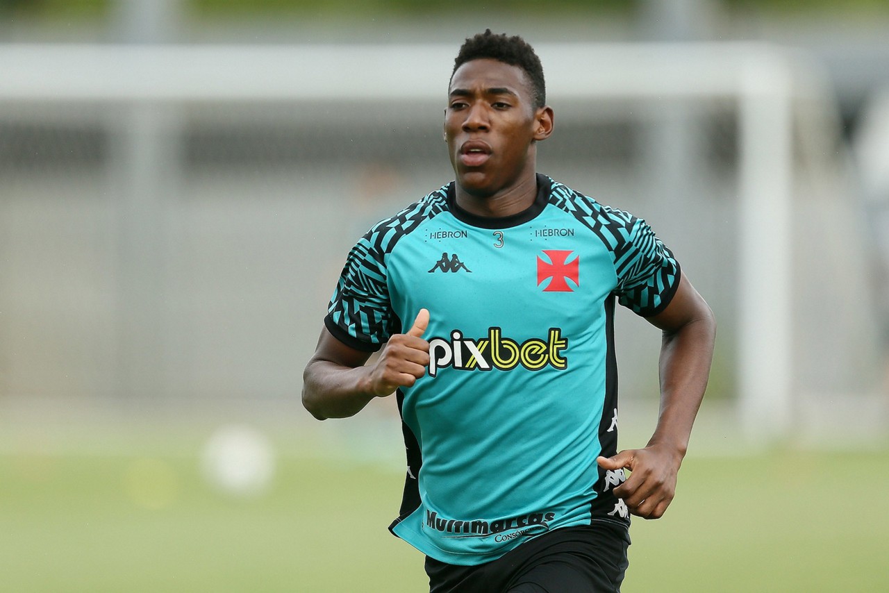 Léo, zagueiro recém-contratado pelo Vasco