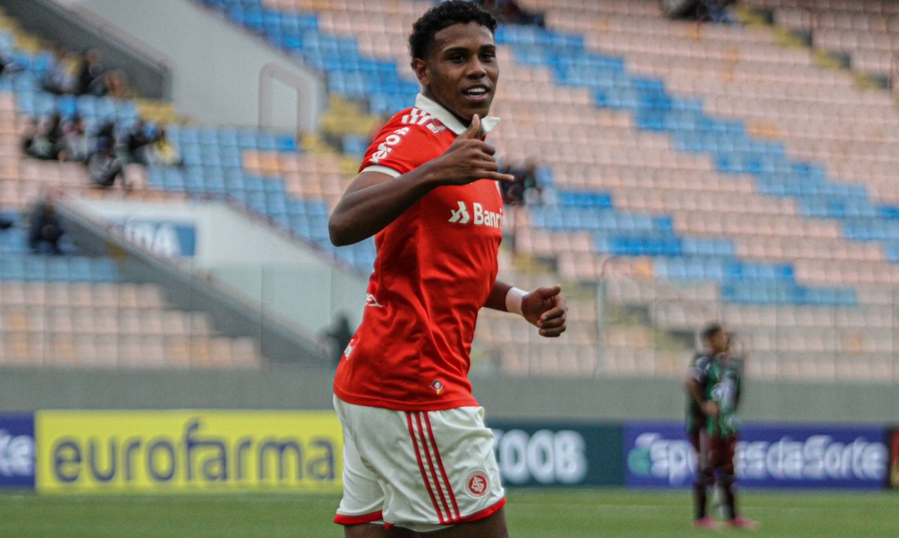 Vinícius Souza marcou dois gols na vitória do Inter sobre o Fluminense-PI na Copinha