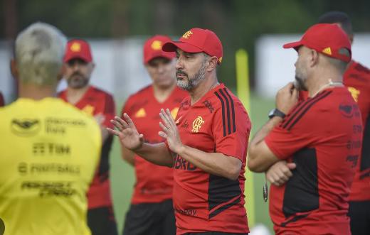 Técnico português Vitor Pereira não tem conseguido bons resultados em seu trabalho à frente do Flamengo