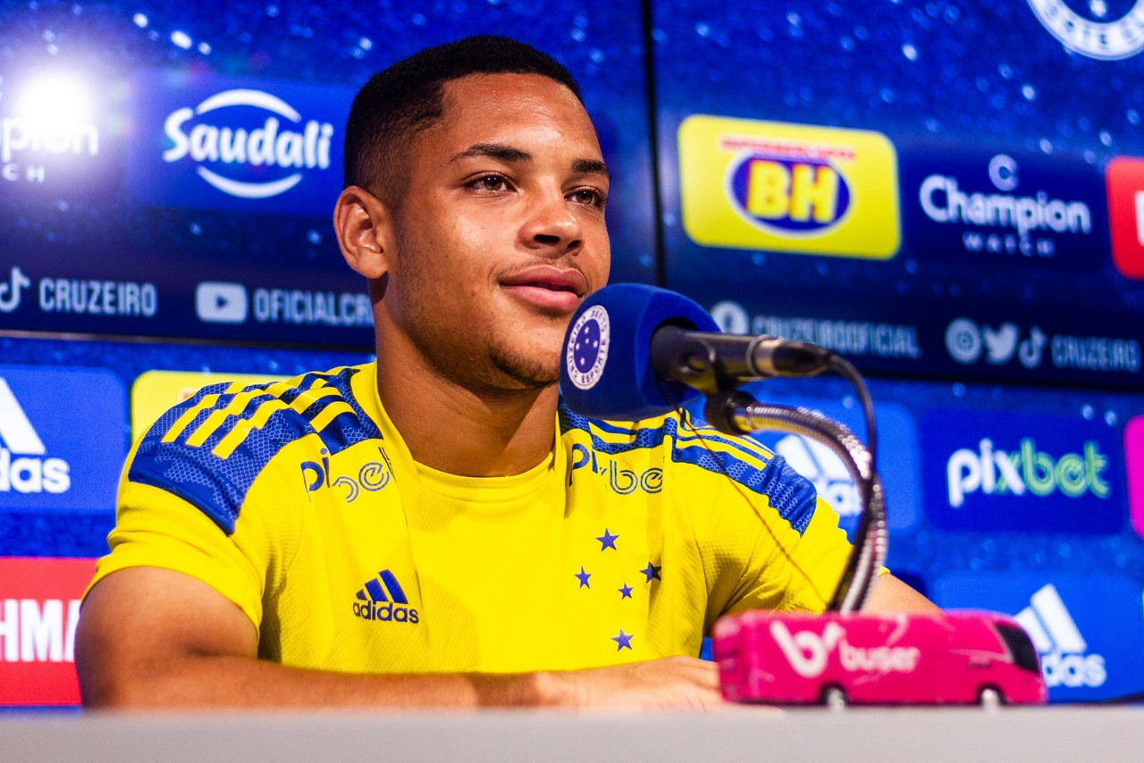 Aos 17 anos, Vitor Roque é um dos principais nomes do Cruzeiro neste início de ano