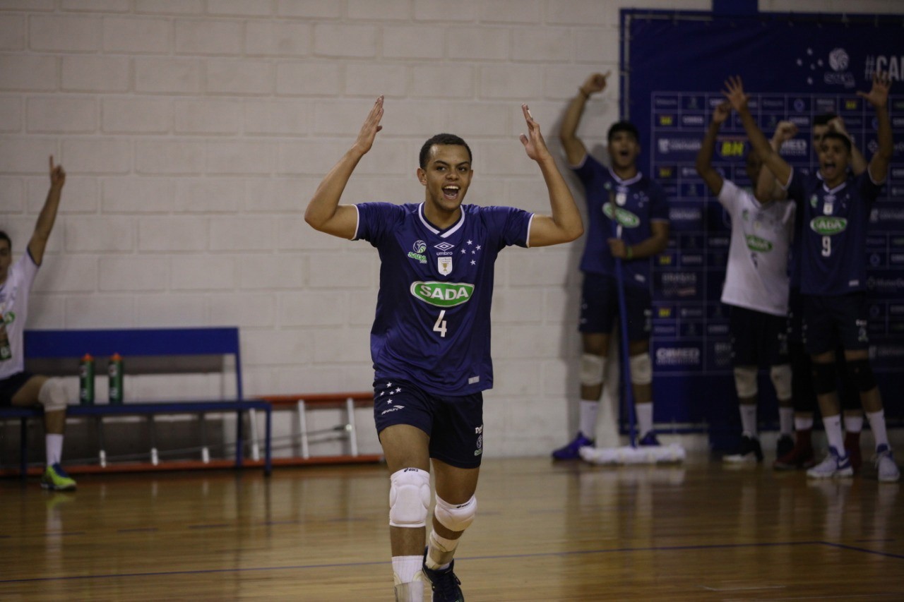 Rhendrick recebeu elogios do técnico Henrique Furtado; dupla trabalhou junta na última temporada no Lavras