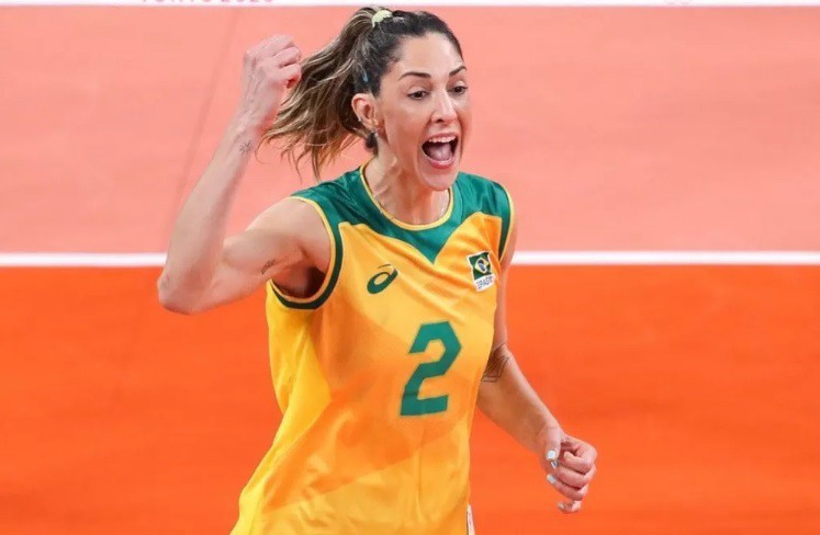 Aos 41 anos, Carol Gattaz voltou a ser convocada para a seleção brasileira de vôlei