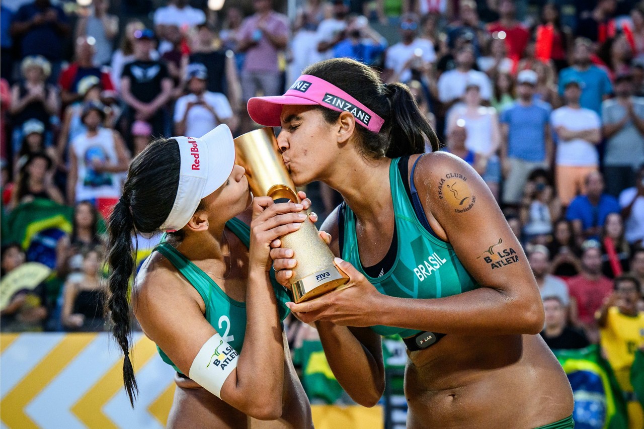 Duda e Ana Patrícia foram campeãs mundiais de vôlei de praia em 2022