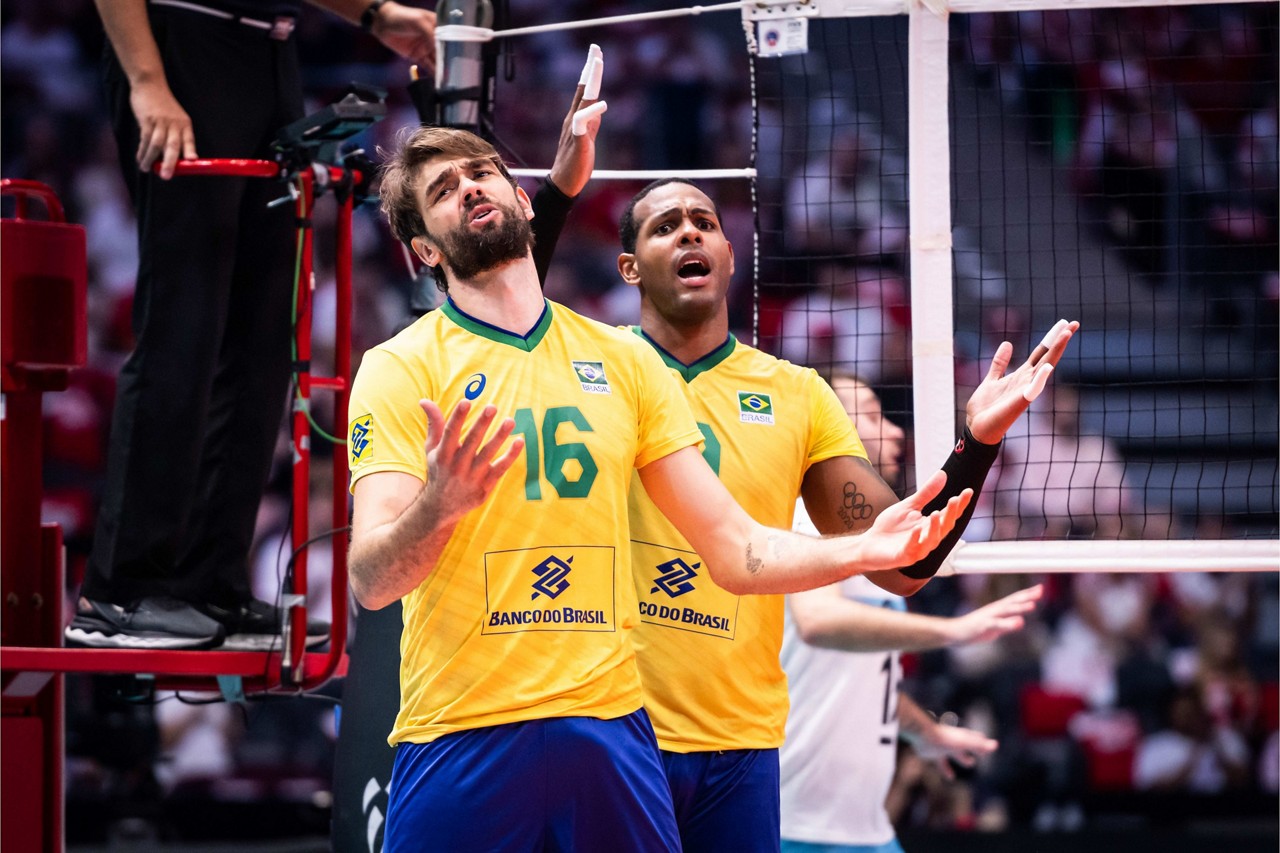 O central Lucão (esq.) ao lado do ponteiro Leal no Mundial de seleções