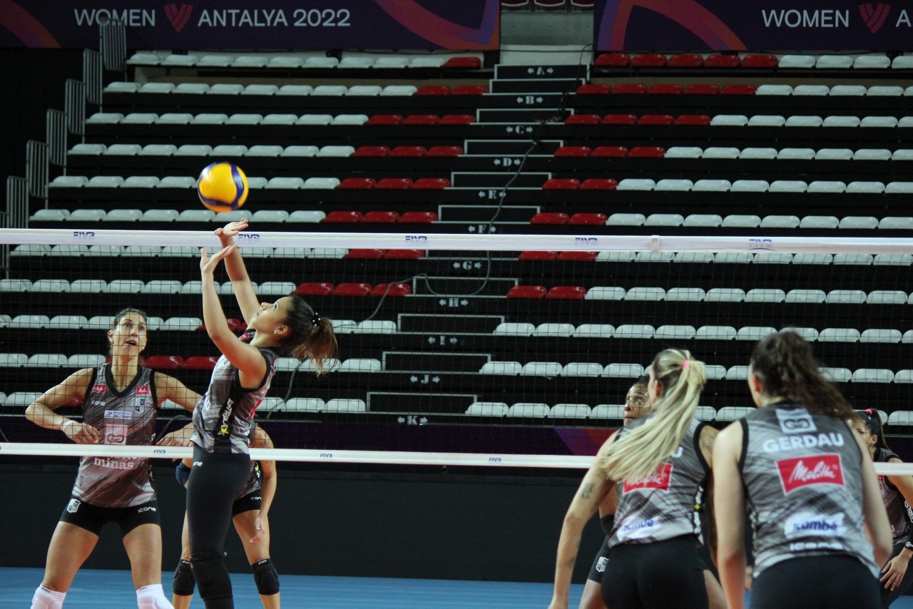 Gerdau Minas durante o primeiro treino no Antalya Sports Hall