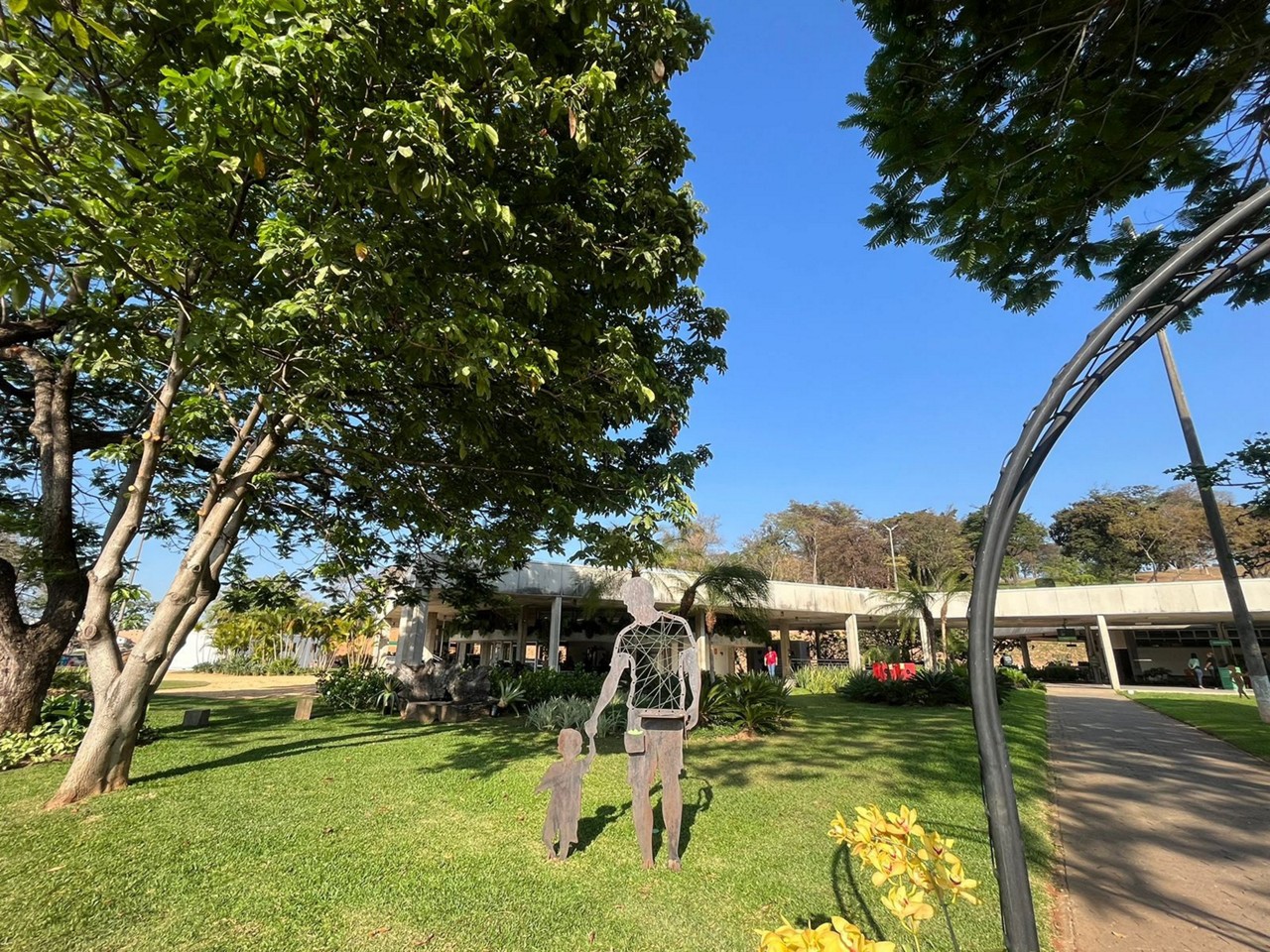Sepultamento e velório da ex-jogadora de vôlei foi realizado no cemitério Bosque da Esperança, na região norte de BH
