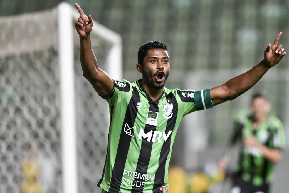 Zagueiro Ricardo Silva está de volta ao América