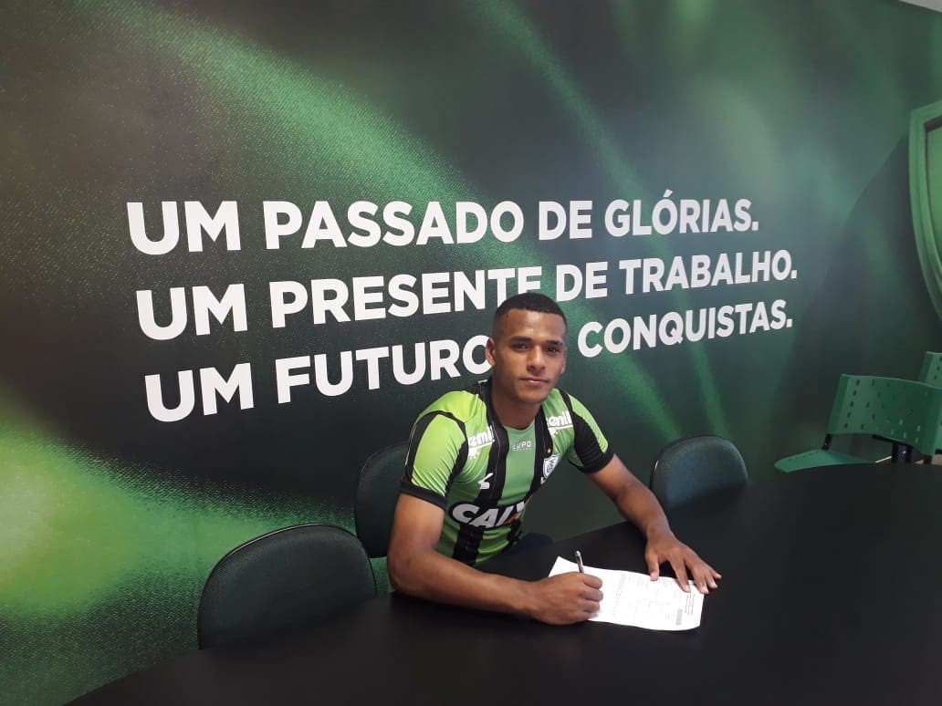 Zagueiro Sabino já foi relacionado pelo técnico Adílson Batista para jogos do América pela Série A