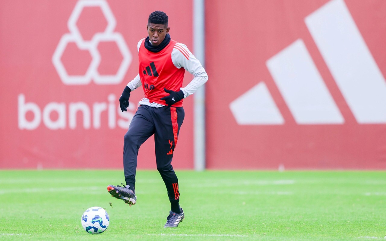 Vitão está liberado para pegar o Vitória (Foto: Ricardo Duarte/SC Internacional)