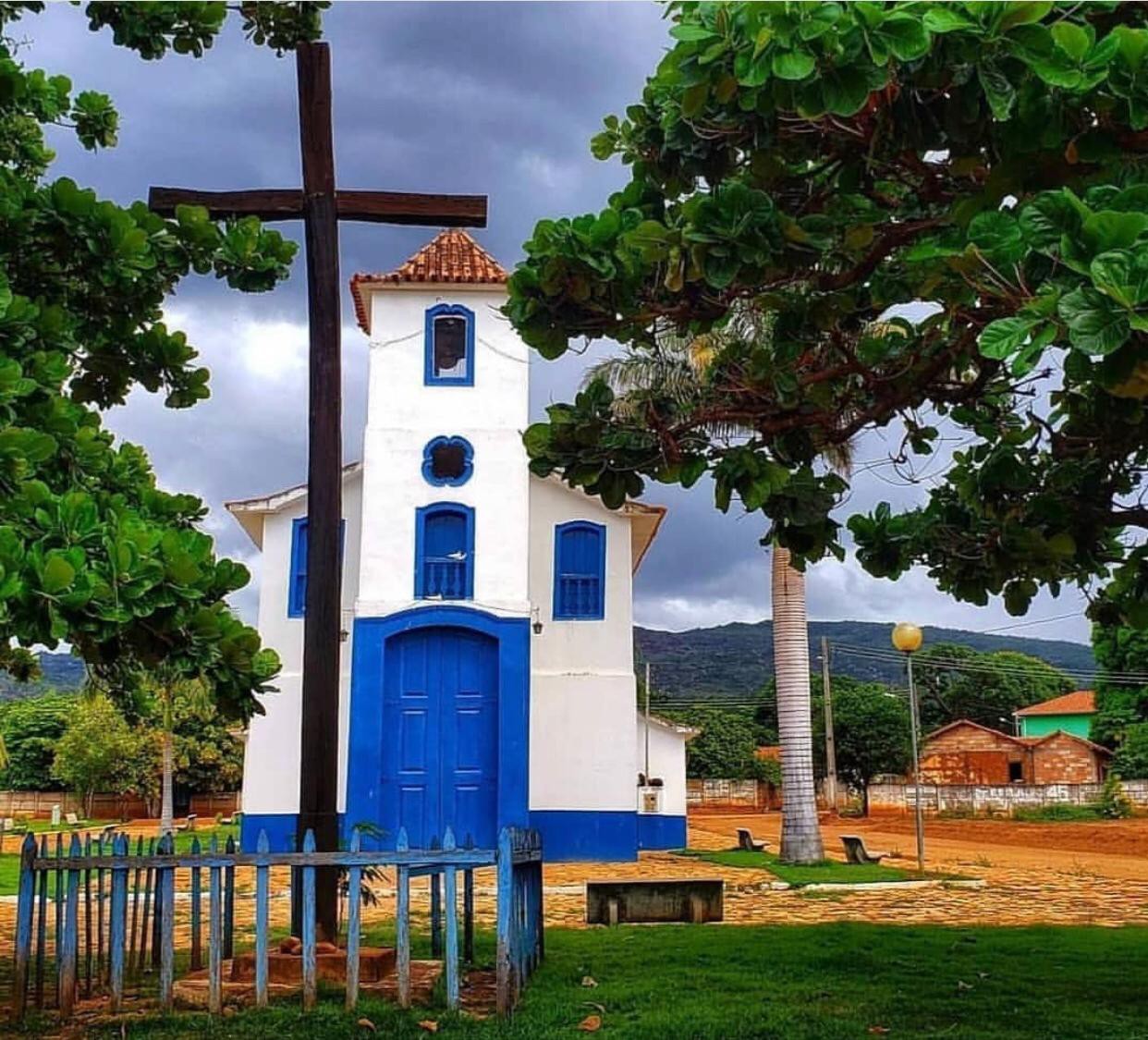 Curamataí está bem no coração do sertão e por conta da distância e dos poucos os disponíveis para o local, a charmosa vila ainda não foi descoberta como Lavras Novas, por exemplo 