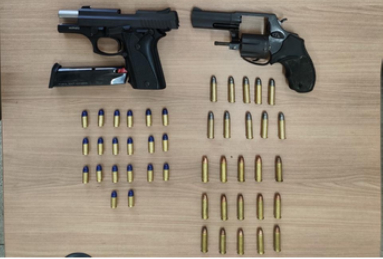 Pai se exaltou e ameaçou filho com arma: 'não trabalha, acorda tarde e não ajuda com os afazeres do lar'
