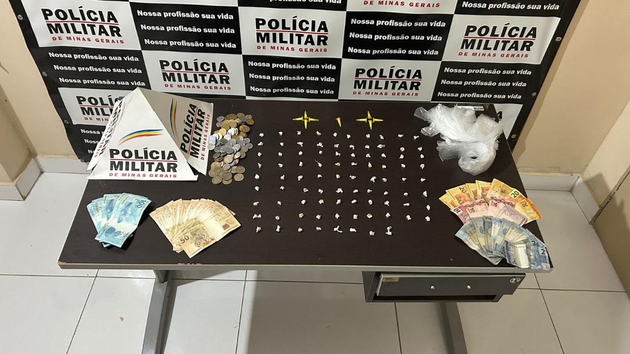 Drogas e dinheiro apreendidos com mãe e filho