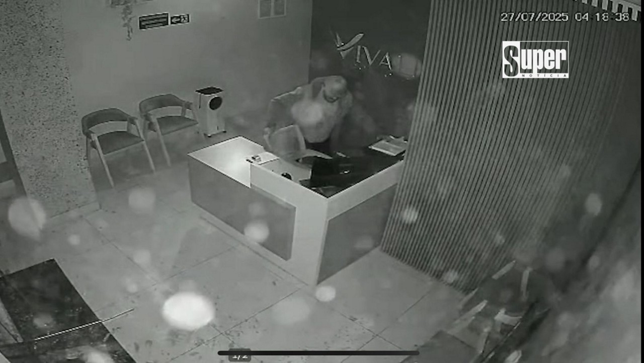 De acordo com a empresária, o homem levou um telefone e um robô aspirador.