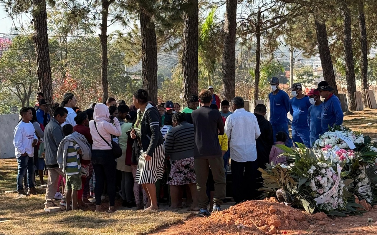 Menina de 12 anos foi enterrada no Cemitério no Cemitério Parque Jardim da Cachoeira, em Betim