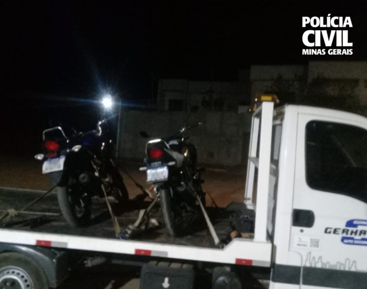 Duas motos foram apreendidas durante a operação 