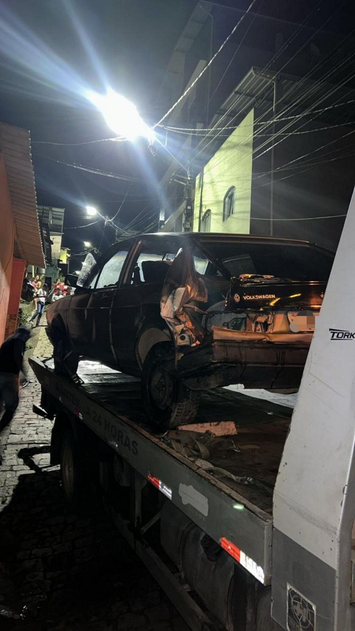 Carro foi rebocado para o pátio do Detran