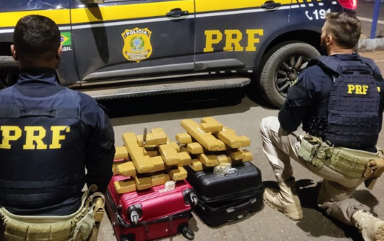 Policiais apreenderam 20 tabletes de maconha durante ação na BR-365, em Patos de Minas