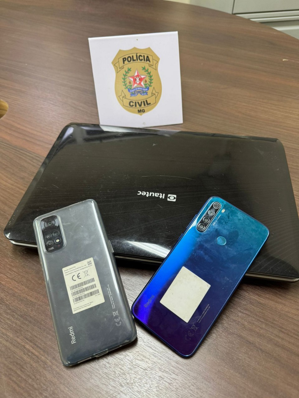 Polícia apreendeu dois celulares e um notebook