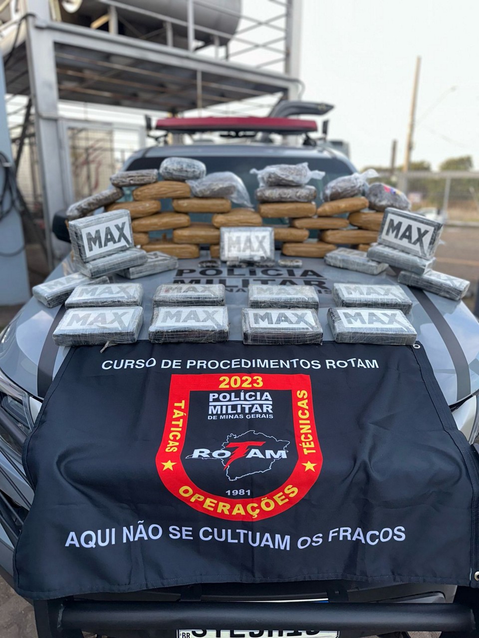 Neste sábado, os policiais conseguiram identificar o imóvel onde os entorpecentes eram armazenados