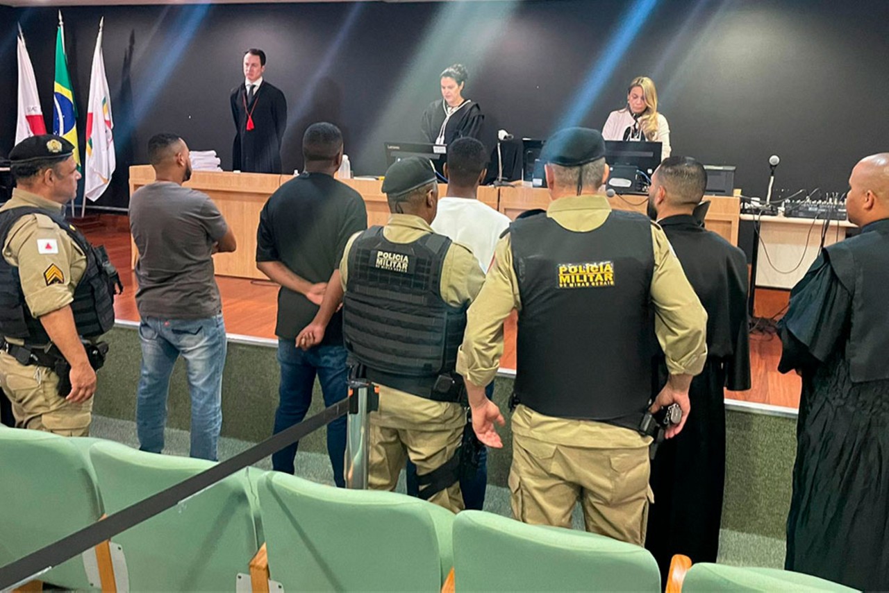 Réu absolvido foi conduzido para a delegacia após levar pino de cocaína para júri popular em BH