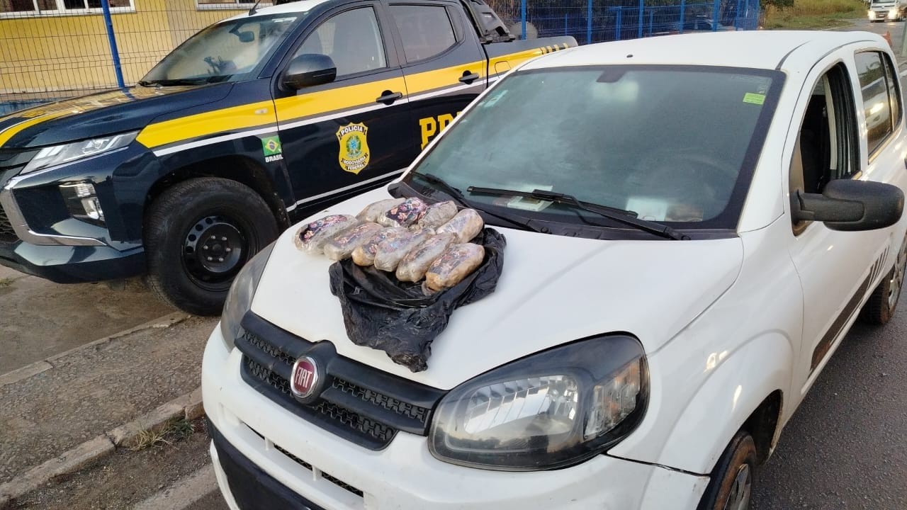 Droga foi encontrada dentro do veículo abordado pela PRF