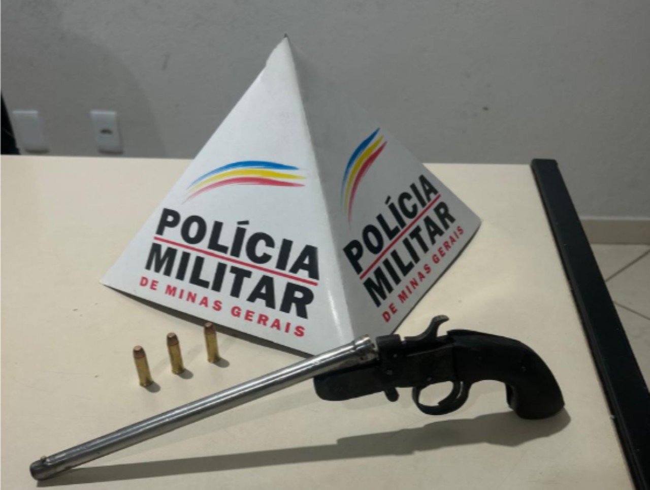 Revólver calibre 38 e munições foram apreendidos pela PMMG