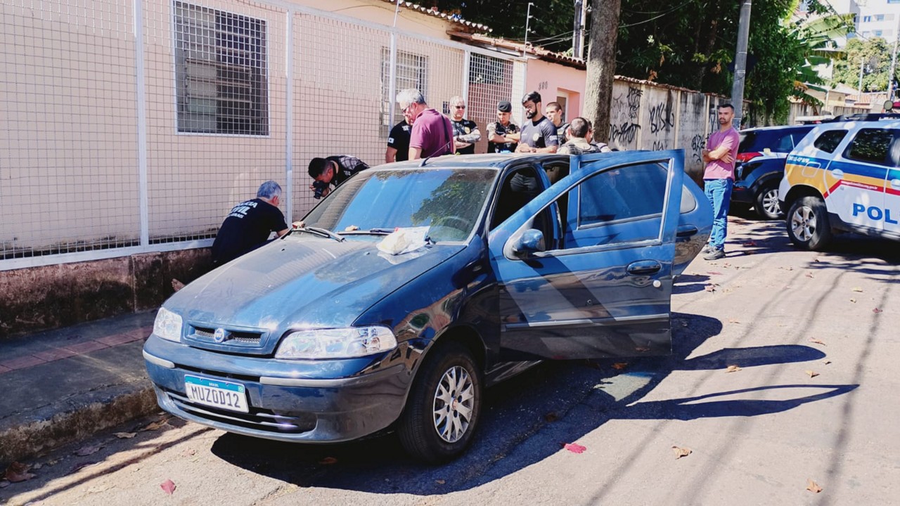 Homem de 32 anos foi encontrado morto dentro de um Fiat Palio na manhã de segunda (23), na região de Venda Nova