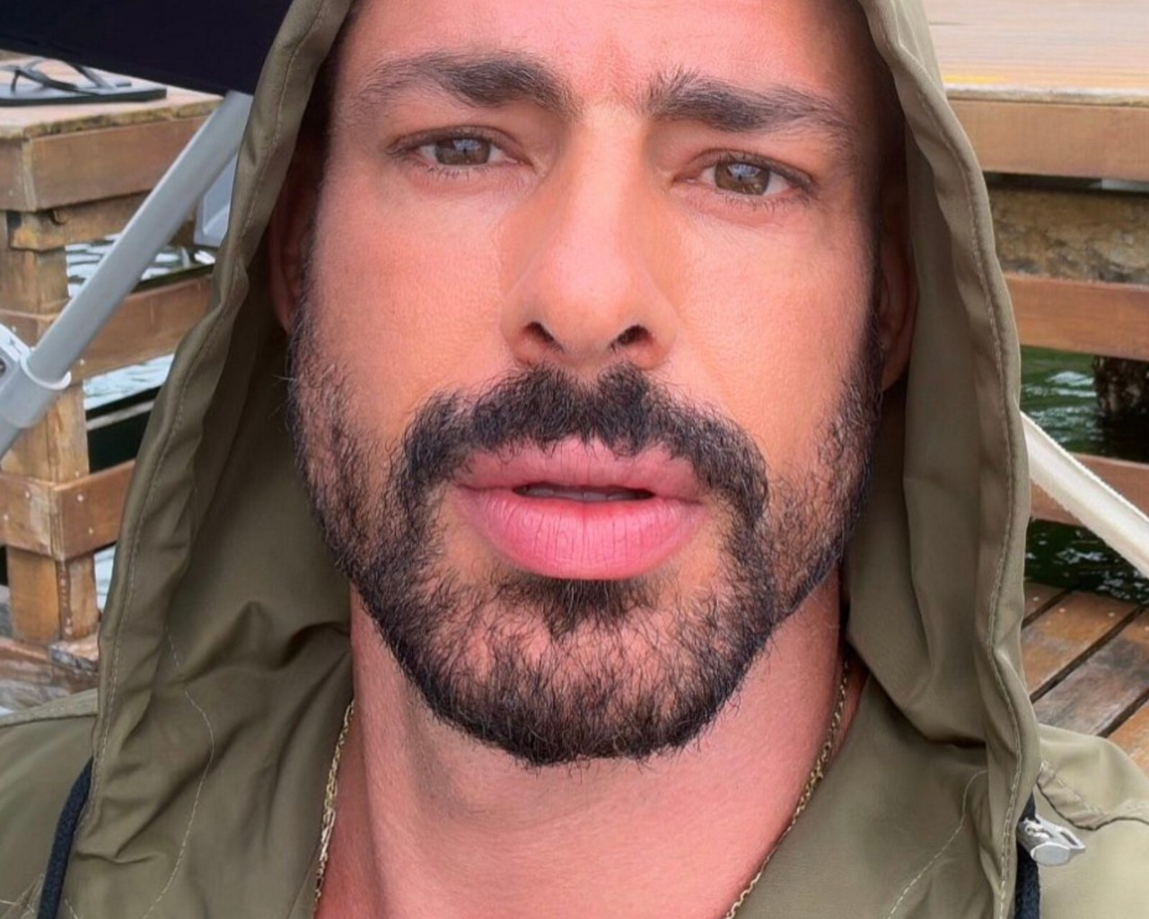 Galã de Vale Tudo, Cauã Reymond exibe abdômen trincado e web pira: ‘Não ...