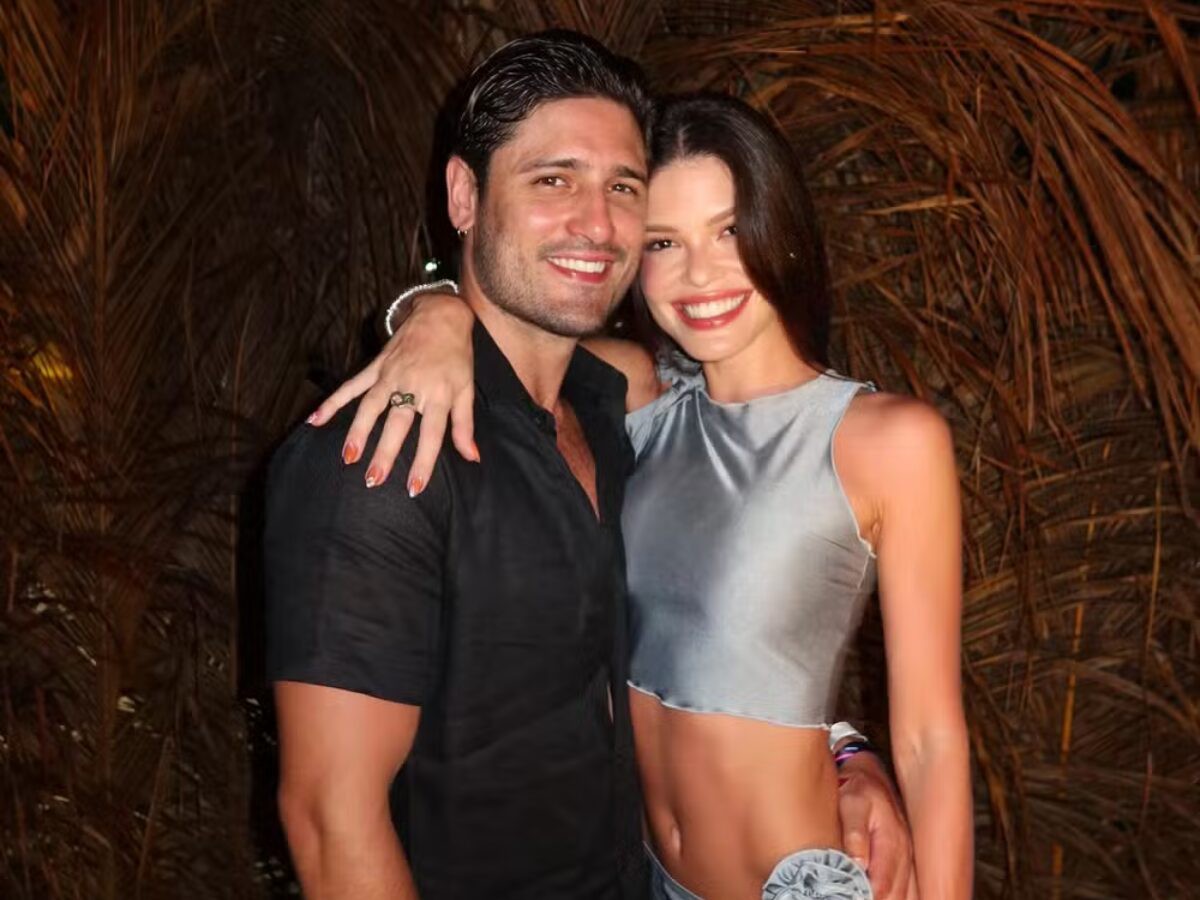 Daniel Rocha fala de casamento com Vitória Strada: 'Chegando a hora'