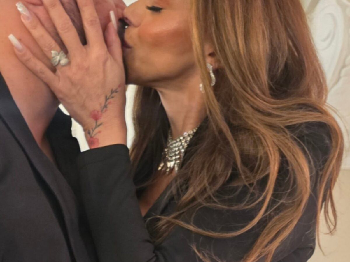 Leo Áquilla anuncia novo namoro e celebra recomeço no amor