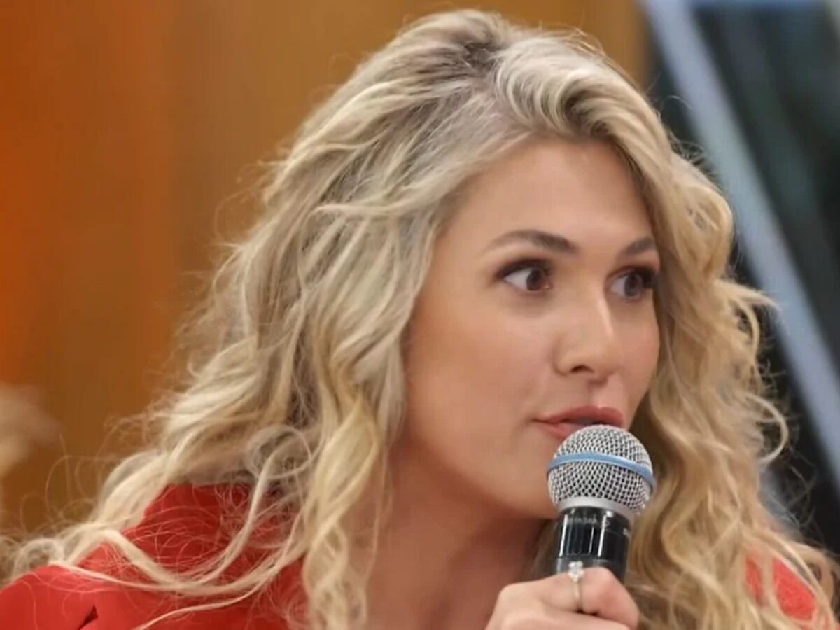 Lívia Andrade ganhava regalias cada vez que ameaçava sair do SBT: 'Dinheiro a mais'