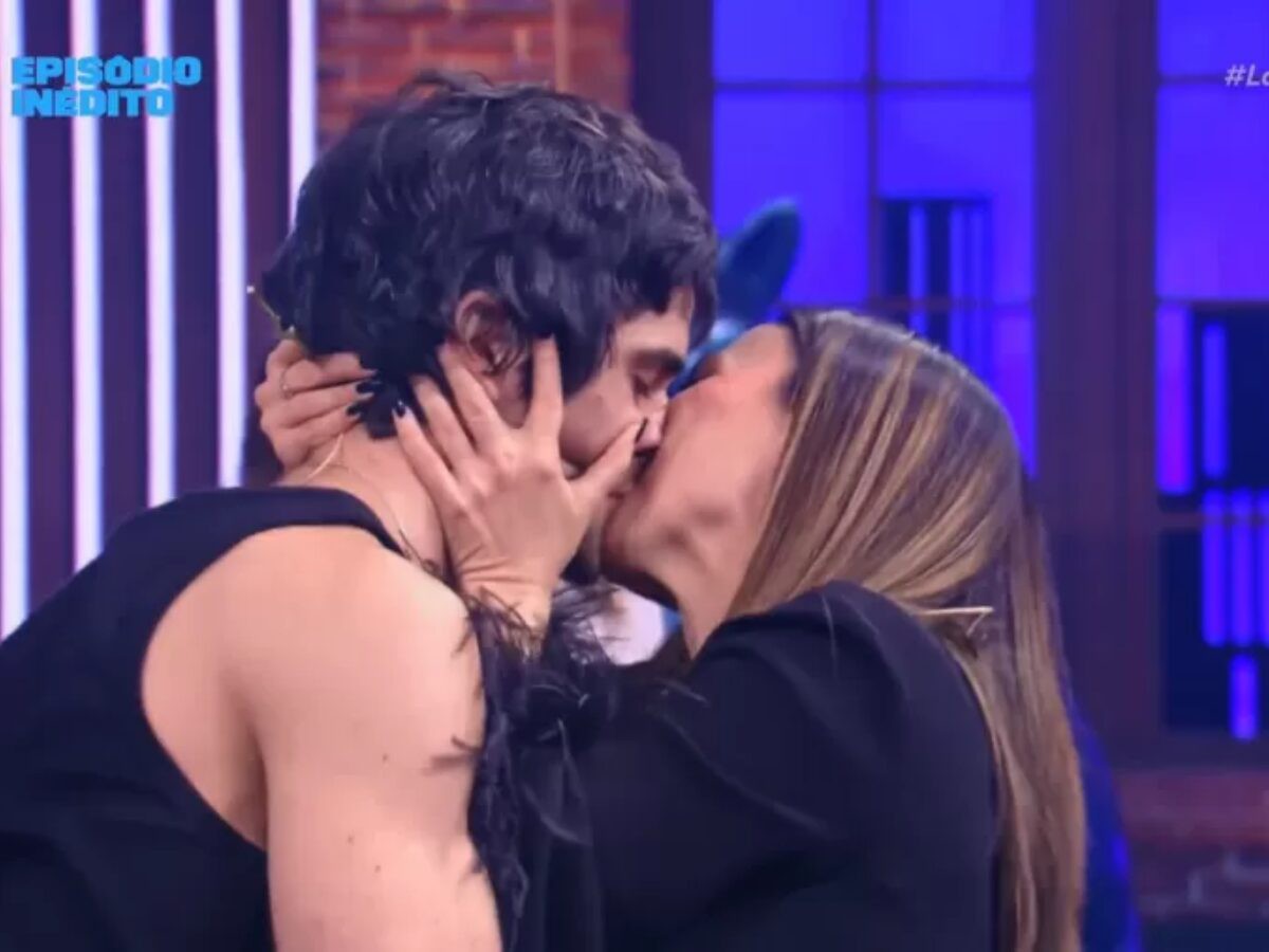 Tatá Werneck e Fiuk selam paz com beijo na boca no Lady Night