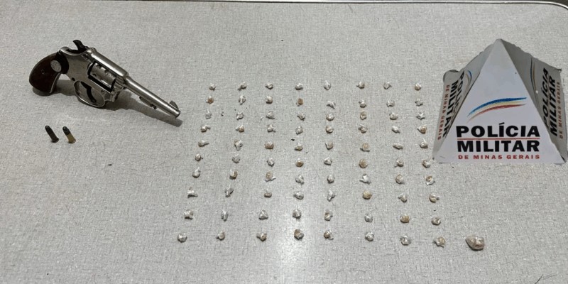 Suspeito é preso com 79 pedras de crack e revólver em Montes Claros