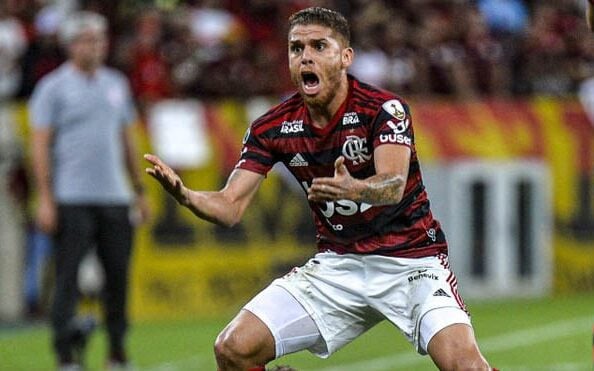 Cuéllar na vitória do Flamengo sobre o Inter, no Maracanã (Foto: Alexandre Vidal e Marcelo Cortes/Flamengo)