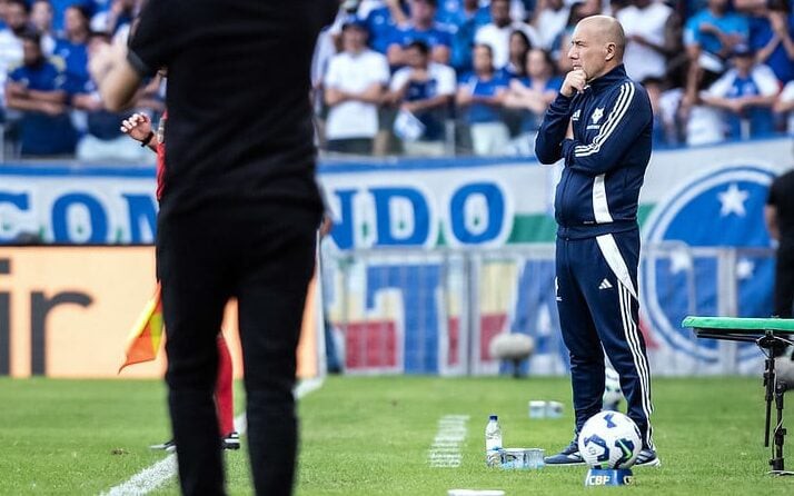 Leonardo Jardim admite que Ceará mereceu a vitória sobre o Cruzeiro, no Mineirão (Foto: Gustavo Aleixo/Cruzeiro)