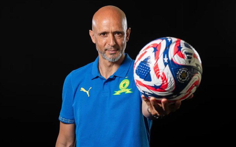 Miguel Cardoso, treinador do Mamelodi Sundowns (Foto: Divulgação/FIFA)
