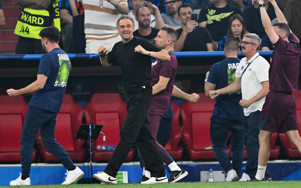 Luis Enrique comemora gol do PSG contra a Inter de Milão na final da Champions League (Foto: Tobias Schwarz/AFP)