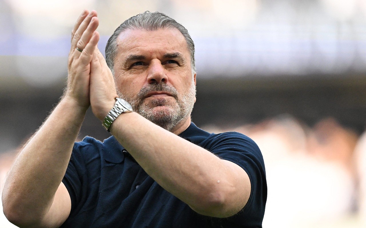 Ange Postecoglou é o atual técnico do Tottenham (Foto: Glyn KIRK / AFP)