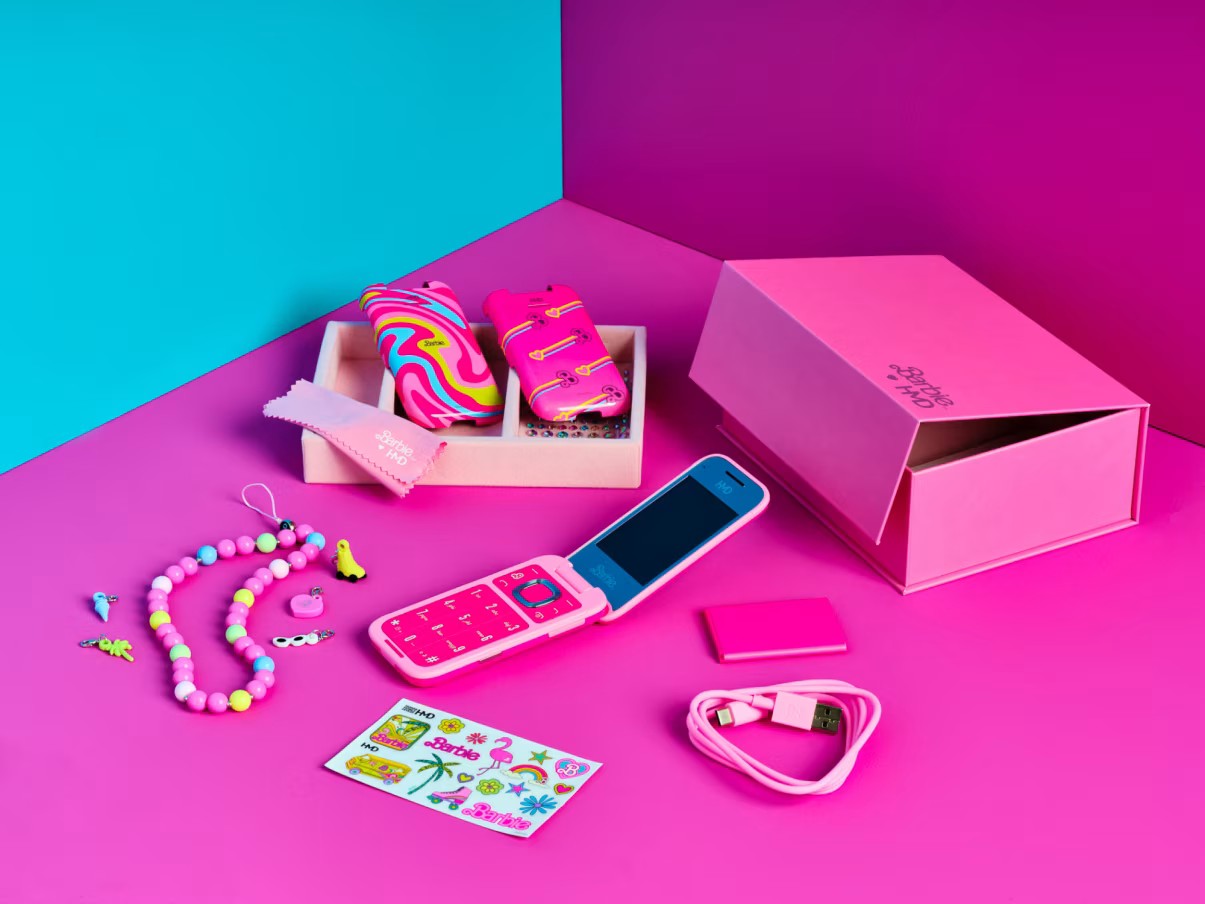 Mattel e Nokia lançam celular da Barbie que só liga e manda SMS, sem acesso a redes sociais