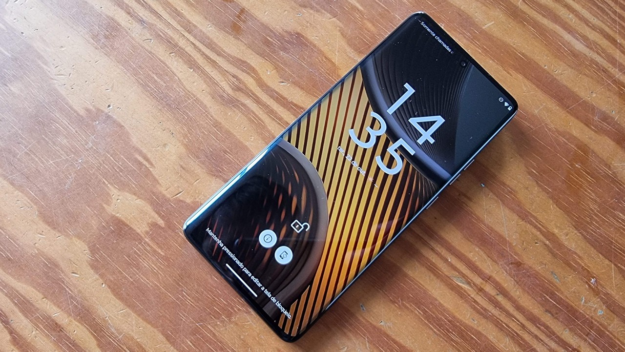 Motorola Edge 50 Ultra é o celular top de linha da marca e custa R$ 4.999