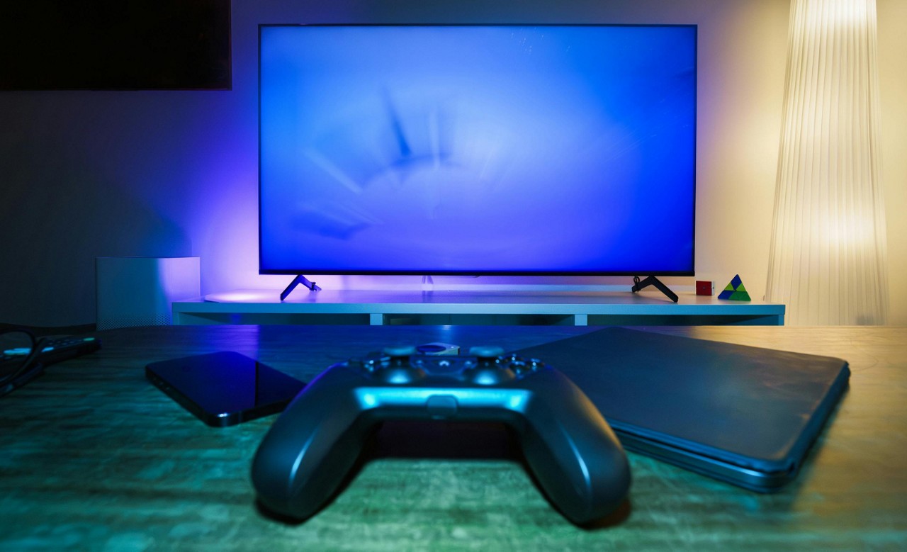 Tem quem prefira monitores dedicados, mas os aparelhos televisores passaram por evoluções tecnológicas que os fazem entregar qualidade adequada junto dos videogames