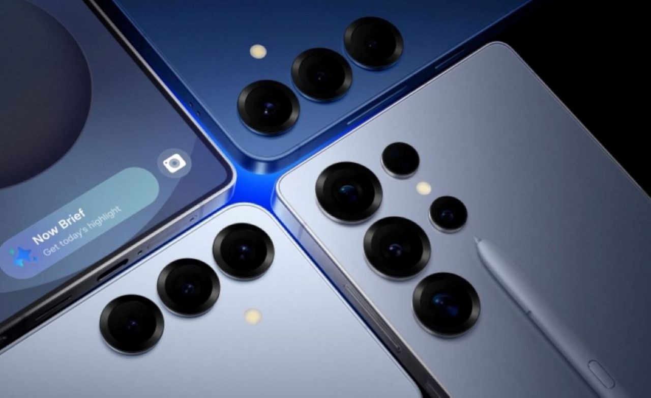 A S-Pen dos Galaxy Ultra e Note anteriores era um dispositivo indepentente, tendo um software que necessitava de atualização