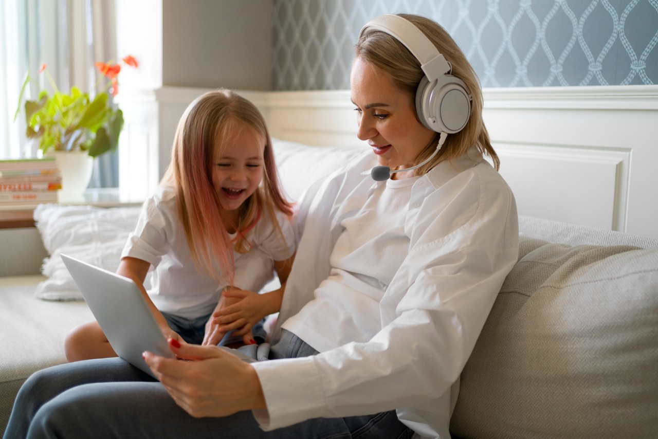 Veja dicas de presentes para as mães que adoram tecnologia e modernidade