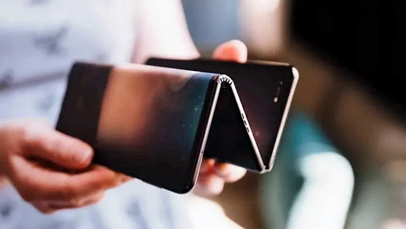 Novo celular da Huawei apresenta três dobras, chegando a 10 polegadas aberto