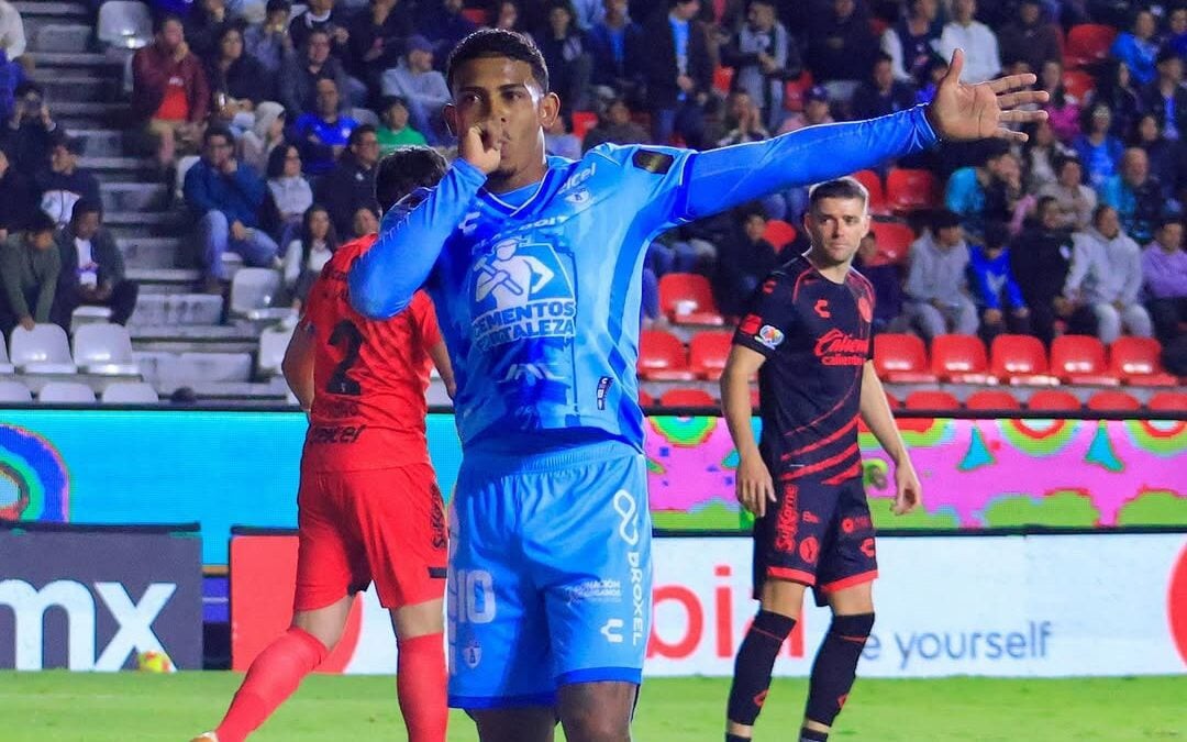 John Kennedy, emprestado pelo Fluminense ao Pachuca. (Foto: Reprodução/Pachuca)